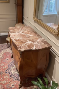 Handcrafted Louis XV commode with concave burl wood doors, mahogany marquetry, and a red Rosso Levanto marble top, 94cm wide luxury French furniture